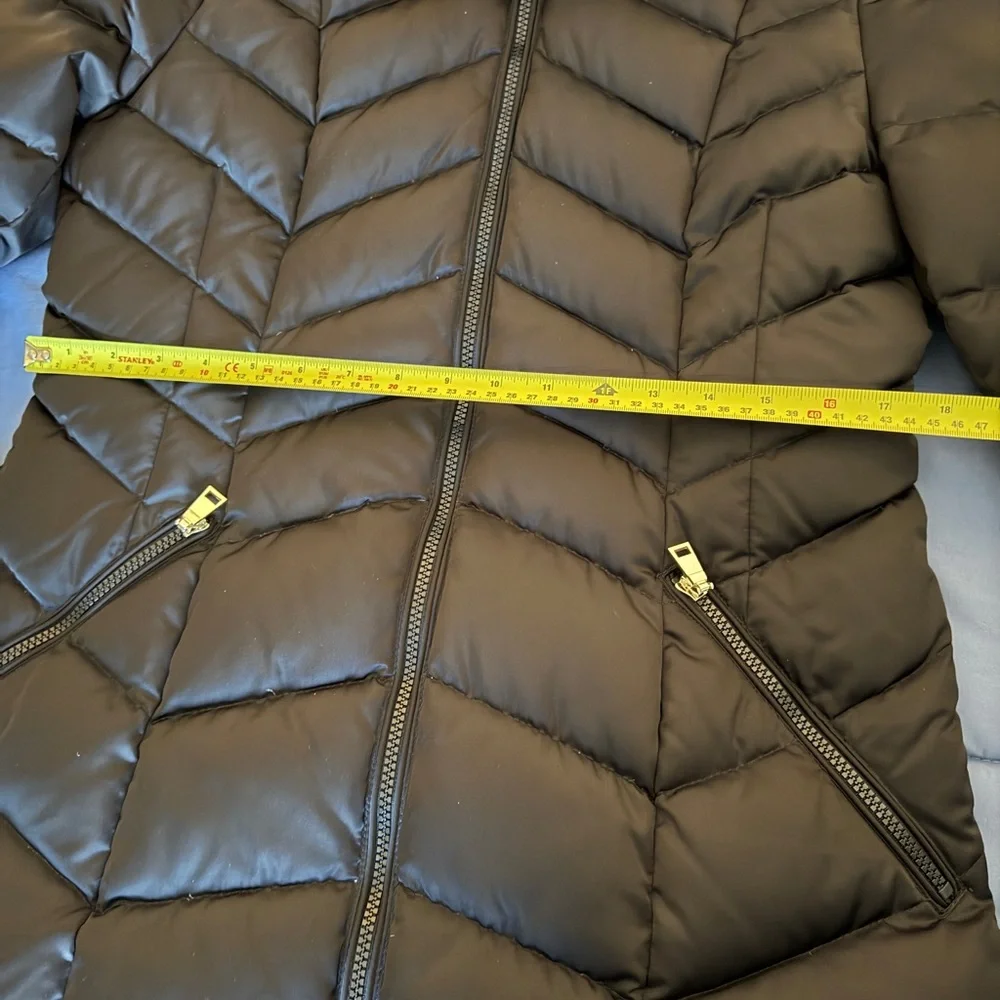 Tahari Black Down Puffer Coat with Removable Faux Fur Hood | Size M | Like New - Picture 16 of 16